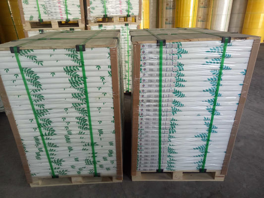 Chinesische Marke 100% importiertes Frischholzzellstoff-Kohlepapier, bunte NCR-Bögen, hohe Steifigkeit